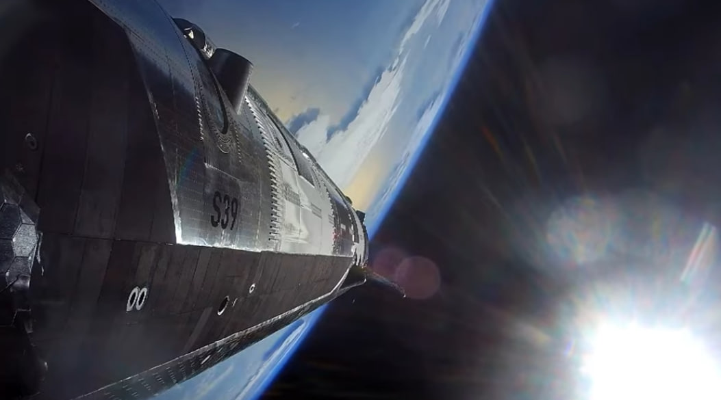Кадр из трансляции Starship Flight 12