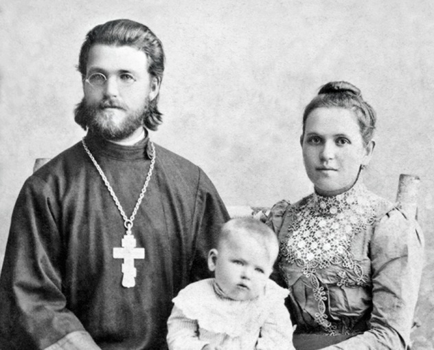 Священник Петр Рождествин  с супругой Людмилой Дмитриевной  и сыном Николаем
