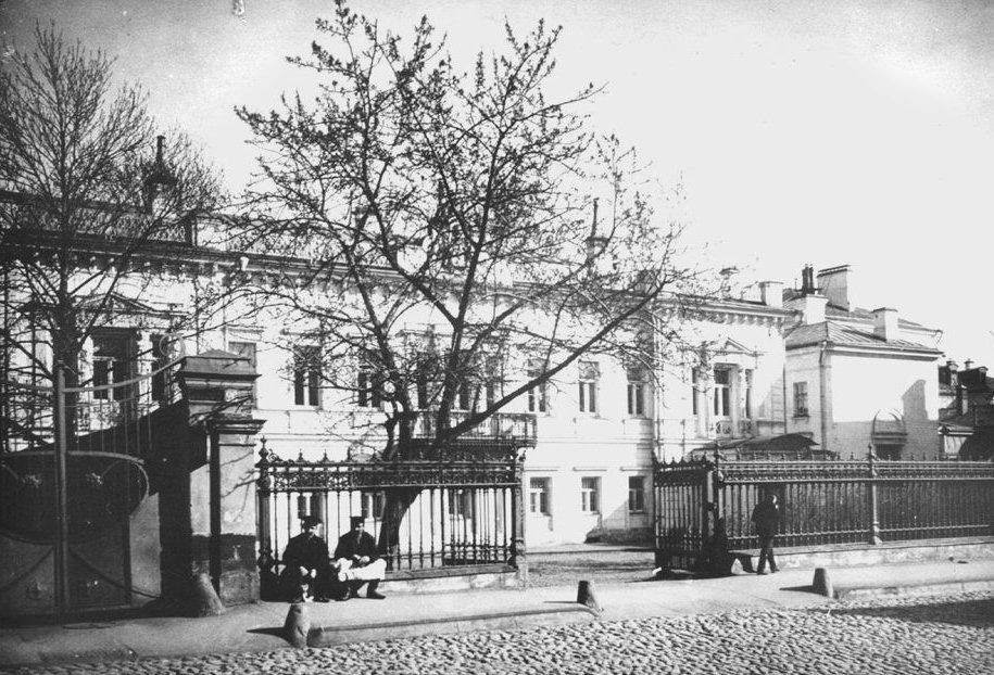 Дом в Леонтьевском переулке. Фотография начала ХХ века