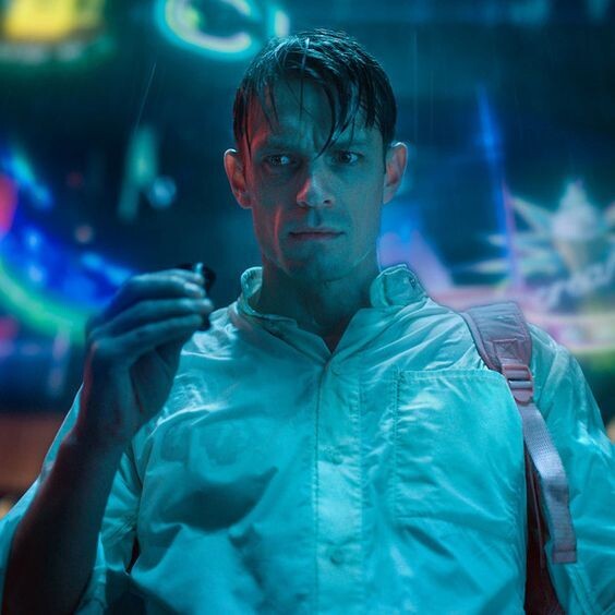 1. "Altered Carbon" 2018. Такеши Ковач как Элиас Райкер как Юэль Киннаман. Иллюстрации из открытых источников.