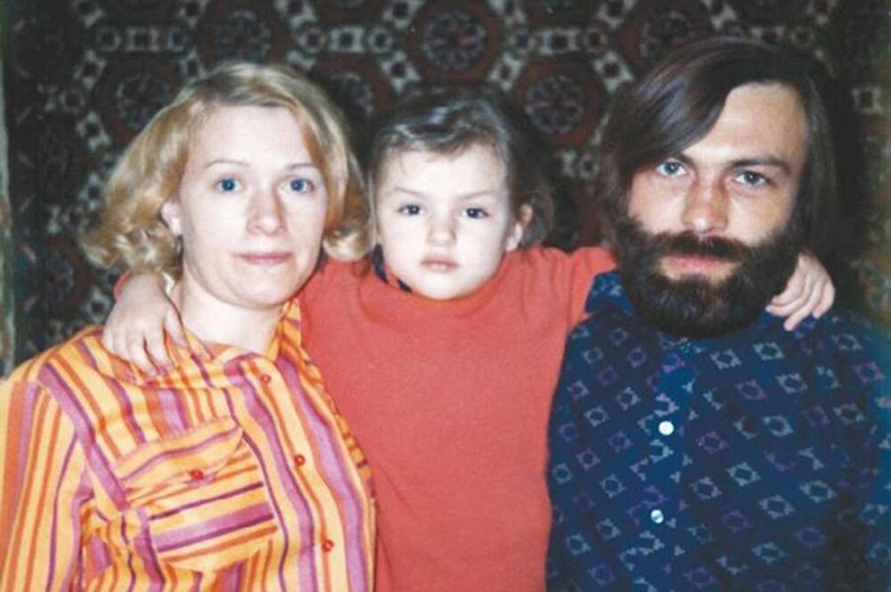    Валентина Талызина с мужем, художником Леонидом Непомнящим, и дочерью Ксенией. Фото: соцсети