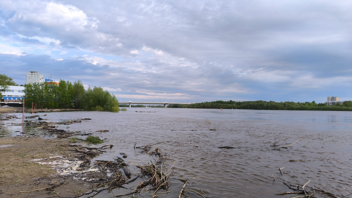 Вода заходит на пляж