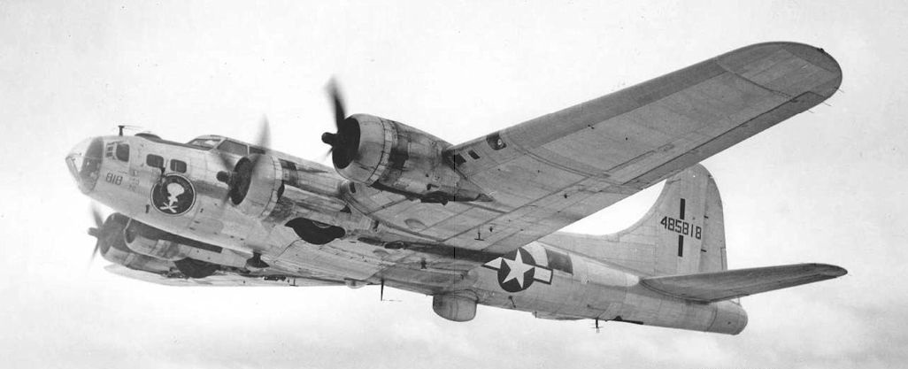 Самолет Боинг B-17G для управления беспилотными самолетами – борт 44-85818 из 58 бомбардировочной группы ВВС США, один из пяти таких участников операции «Кроссроадс», середина 1946 г. Фото: Интернет, свободный источник