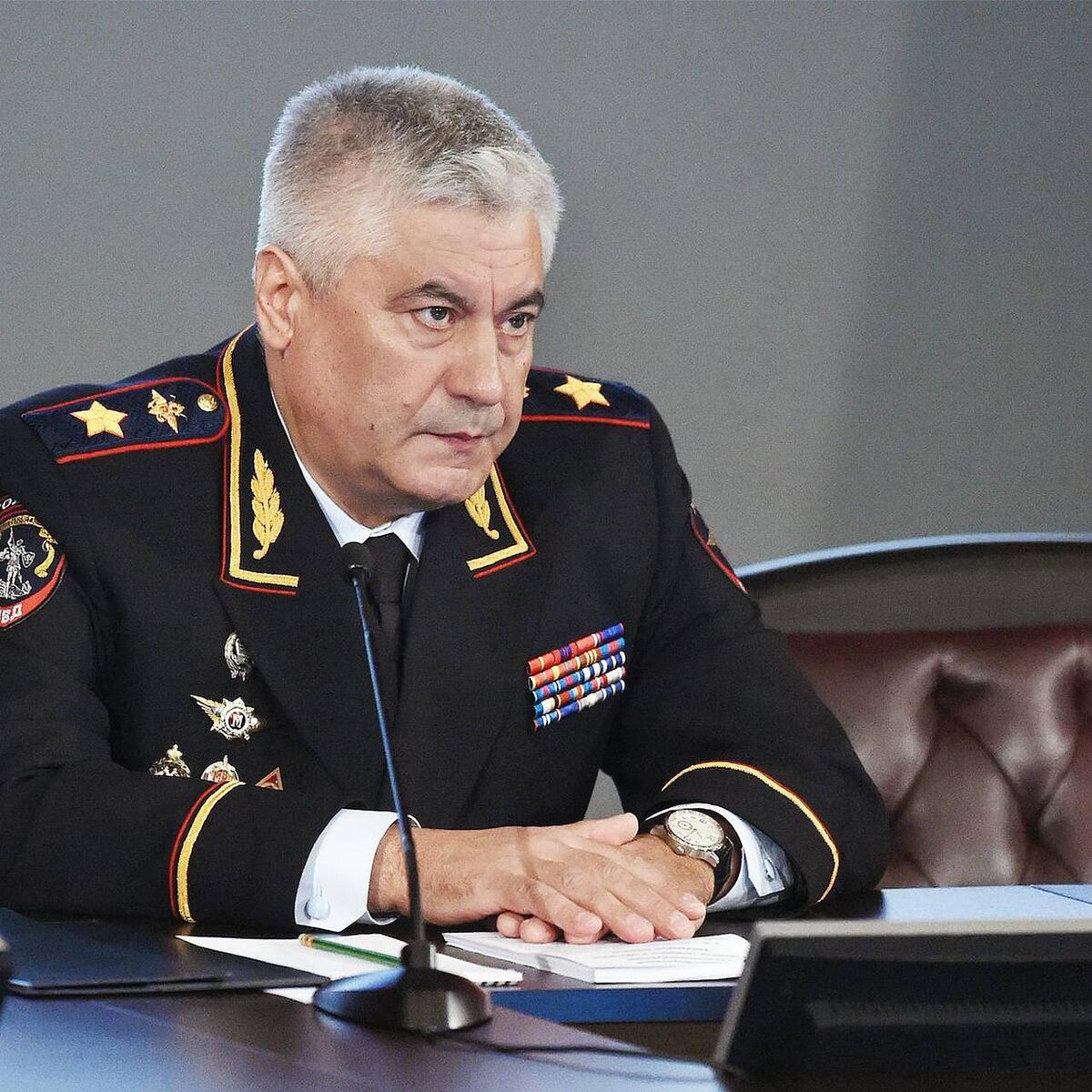 Суровый полицейский взгляд...