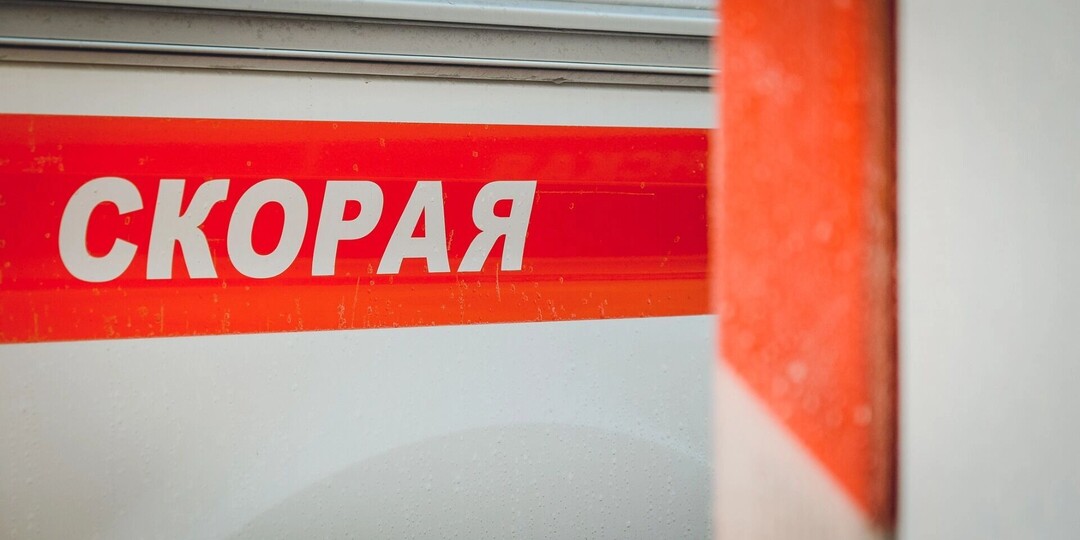 Женщина погибла после падения из окна дома в Петрозаводске