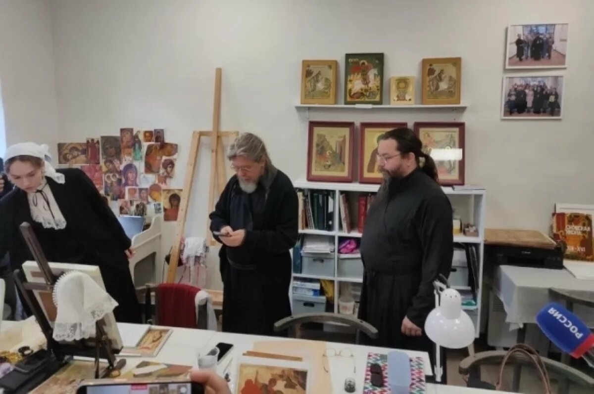    Митрополиты Матфей и Тихон посетили молодёжный центр «Трилучье» в Пскове