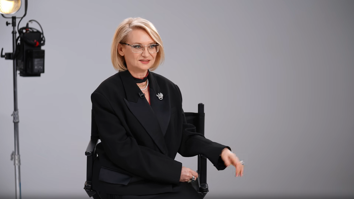 Редкий кадр, когда Эвелина Хромченко улыбается