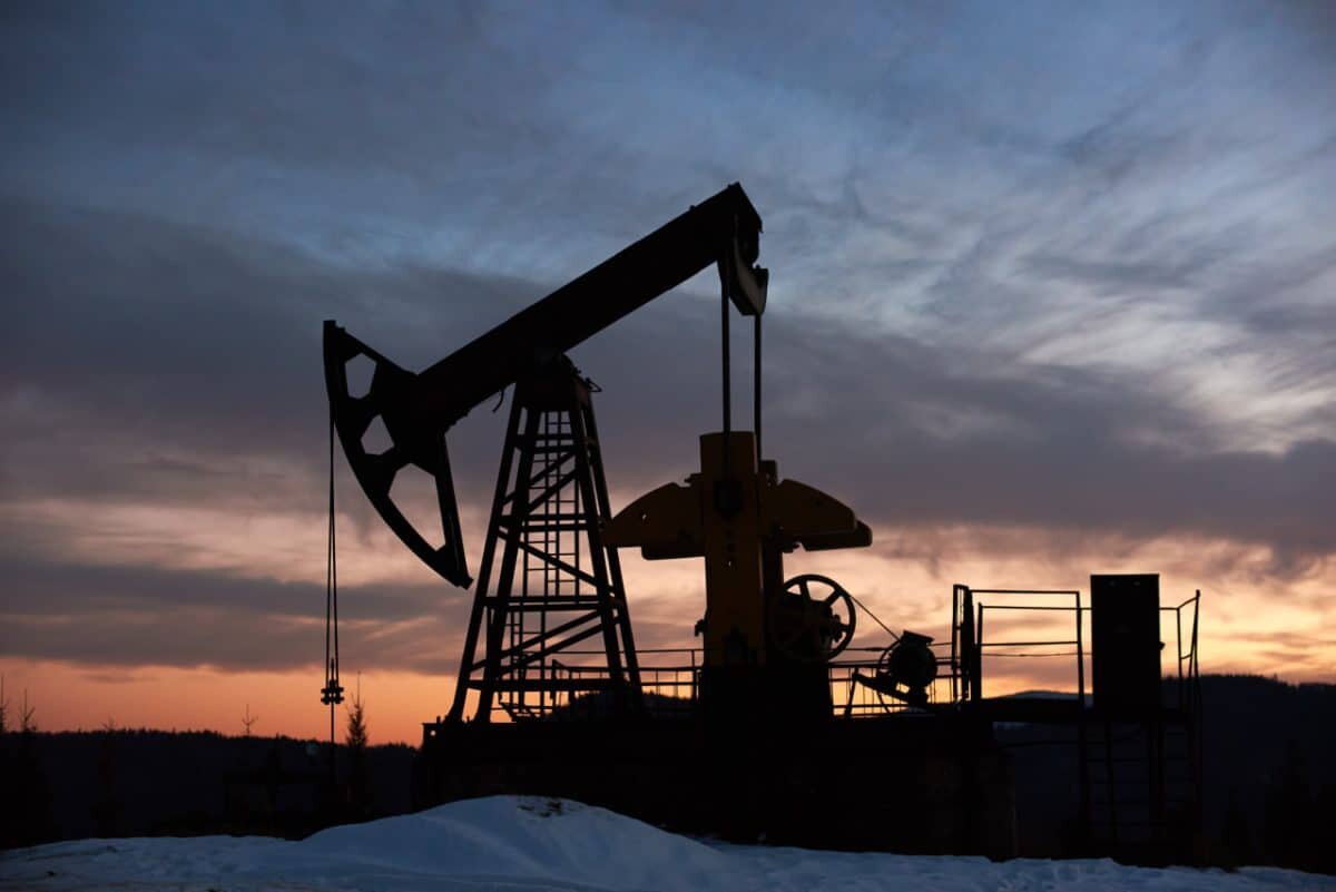    Станок-качалка для добычи нефти / © avatar, freepik