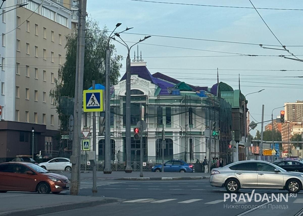    Нижегородцы обратили внимание, что рядом со зданиями до сих пор находятся строительные леса