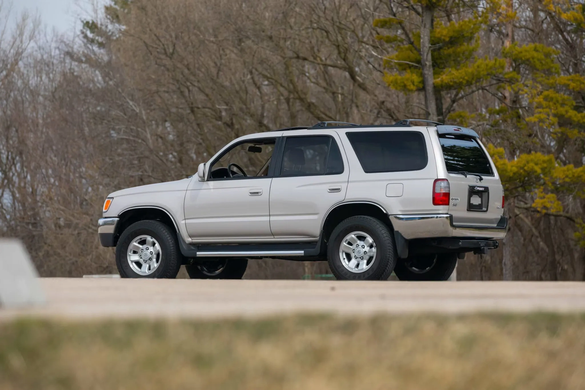    Toyota 4Runner проехал всего 11 200 км