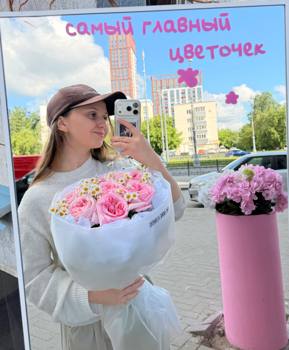 Очень милая фотозона на пути домой у магазина)