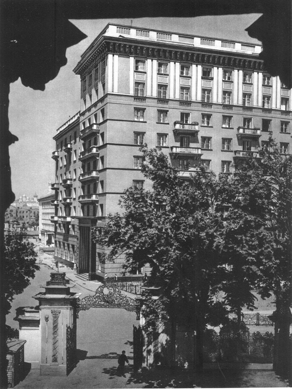 Дом писателей. Лаврушинский, 17