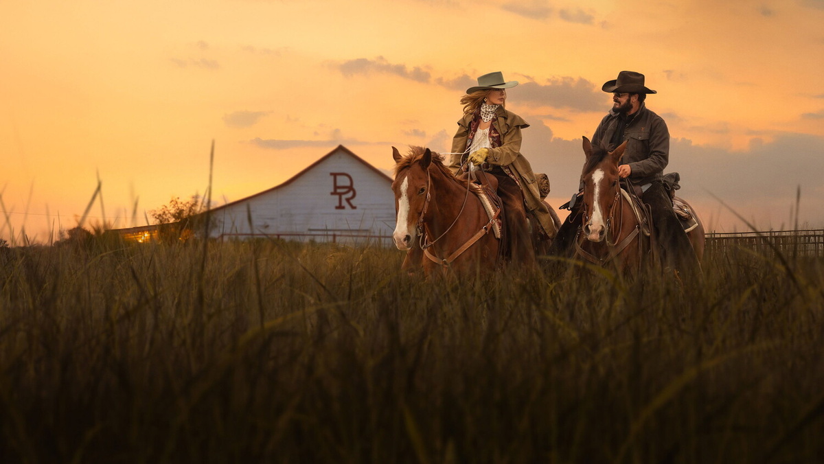 Кадр из мини-сериала "Ранчо Даттонов / Dutton Ranch" (источник: https://ru.kinorium.com/12152164/gallery/?photo=57027690) 