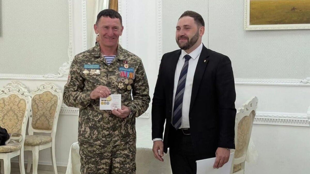 Павлодарским поисковикам вручили награды Минобороны России
© Photo : Генконсульство РФ в Усть-Каменогорске