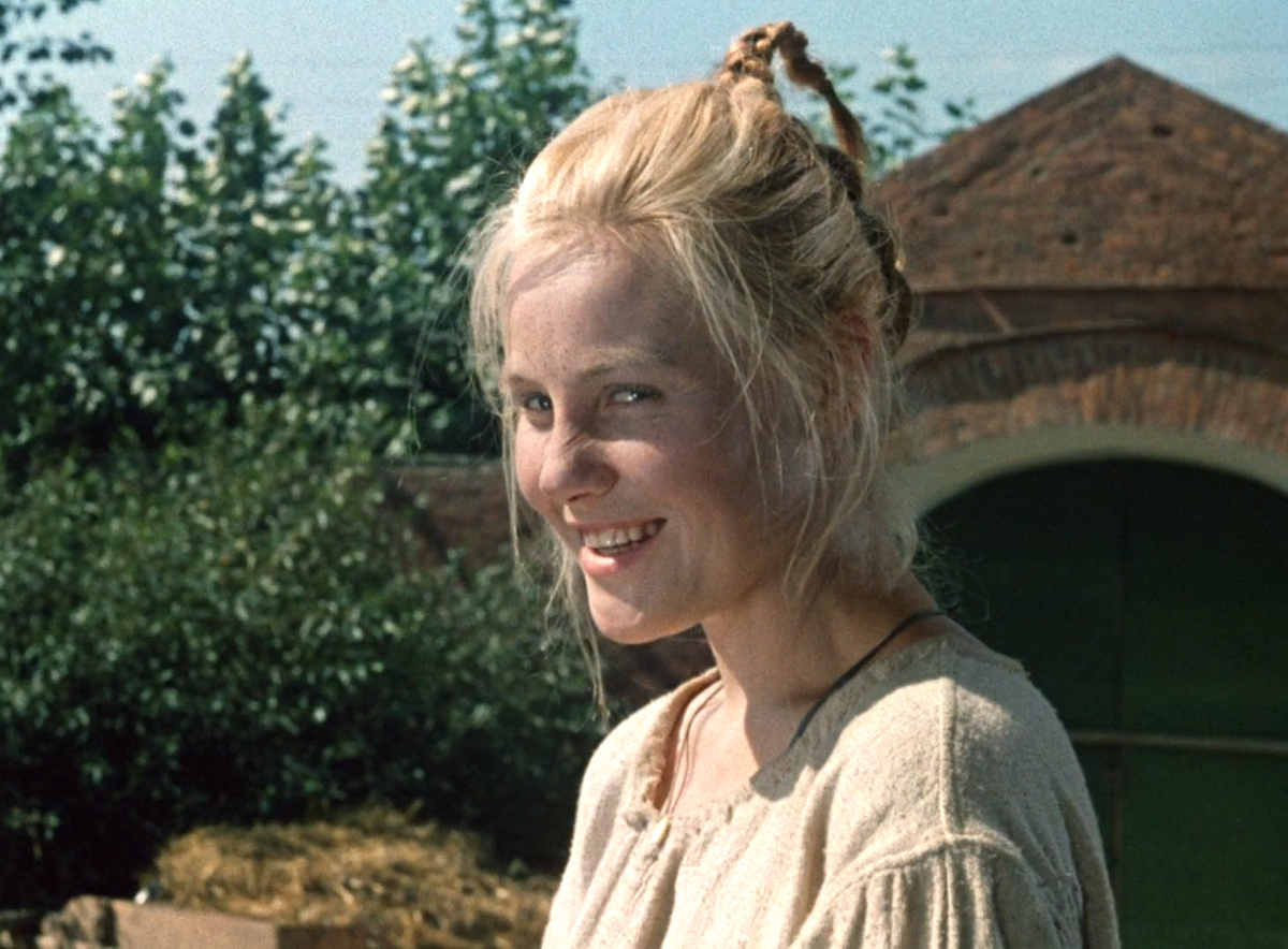 Кадр из кинофильма "Женитьба Бальзаминова", 1964 г., режиссер и сценарист Константин Воинов, композитор Борис Чайковский (скриншот)
