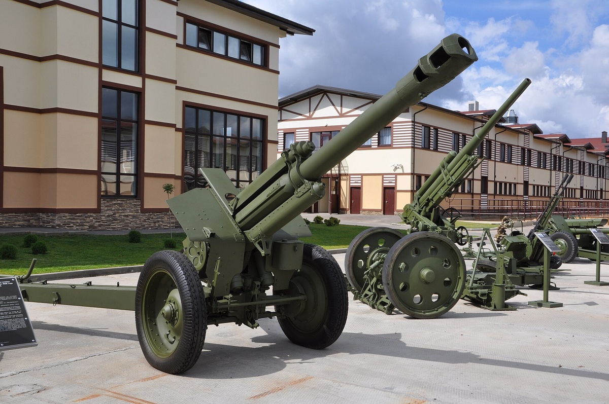 152-мм гаубица образца 1943 года (Д-1) в Музее отечественной военной истории в Падиково