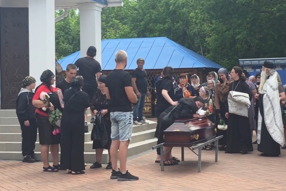    Похороны Анны Погрибниченко. Фото: Народный фронт ЛНР