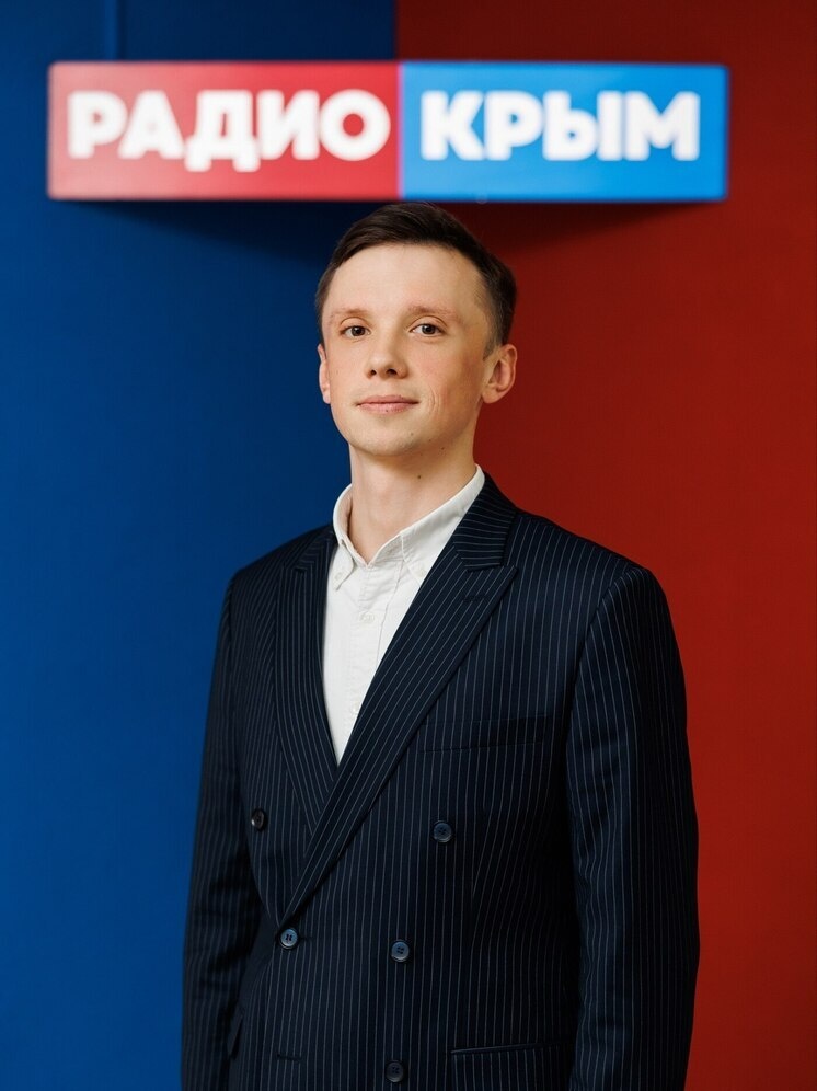     Михаил обладатель потрясающего плотного баритона, который звучит весомо и харизматично.