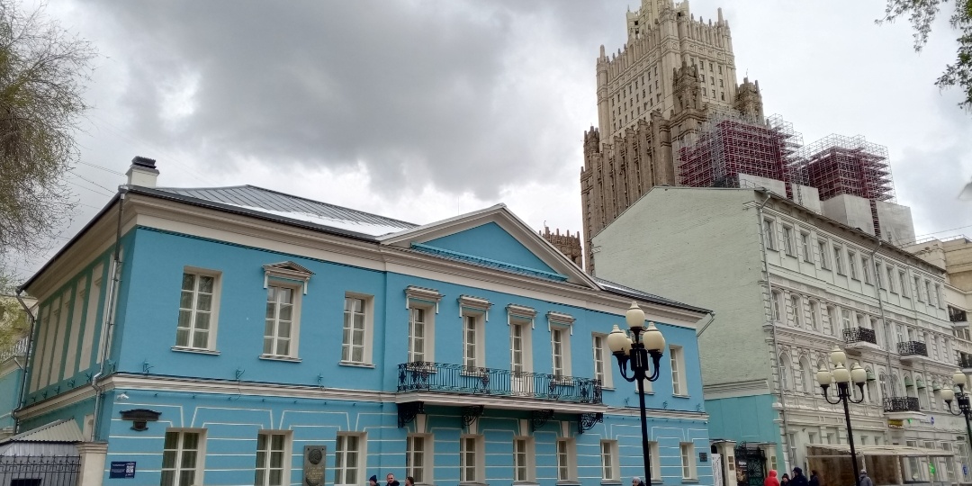 Пушкин, Цой и каменные рыцари: прогулка по Арбату