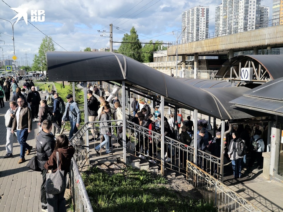    Пока что электричками в "Девяткино" пользуются неохотно. Алексей БУЛАТОВ