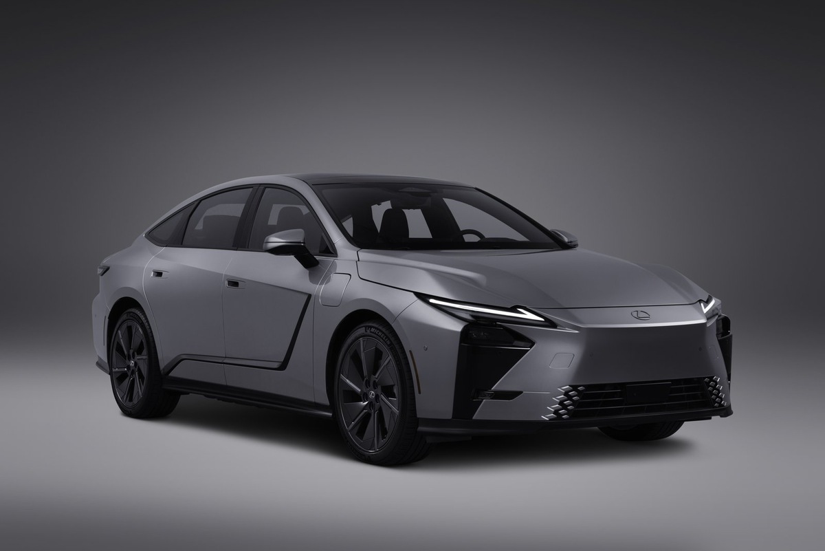    Lexus ES 500e передает до 100% тяги на задние колеса