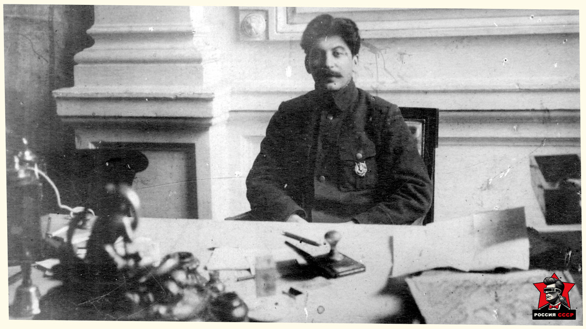 Й. В. Сталин 1921 г. - Основа фото из источника wikimedia.org
