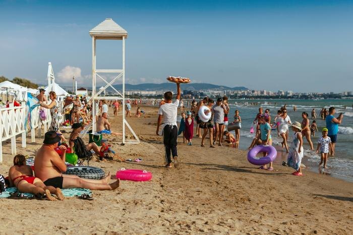 Пляж в Анапе. Обложка © Shutterstock / FOTODOM / Albina Tiplyashina
