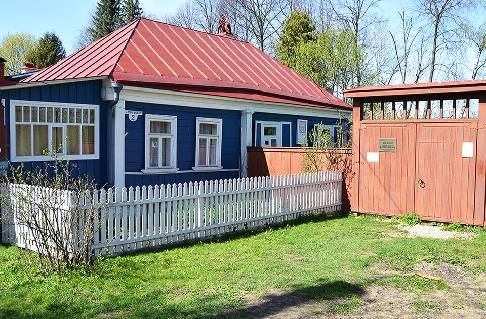 Дом Константина Паустовского в Тарусе, где писатель жил в 1955–1968 годах.
Фото: Митя Напасик, CC BY-SA 4.0 / Wikimedia Commons