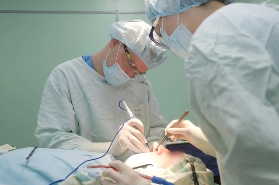    Специалисты Свердловского областного онкодиспансера провели сложную операцию. Фото: Минздрав Свердловской области