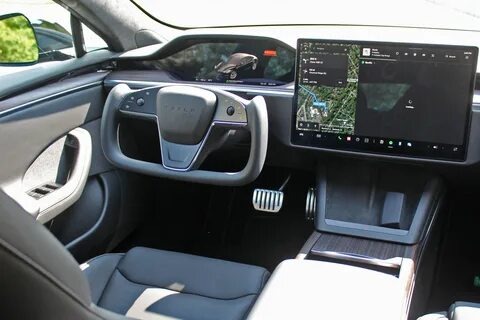 «Роскошь, инновации, мощь: всё о Tesla Model S Plaid»