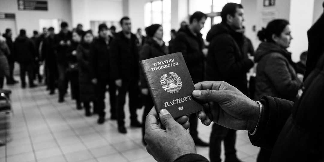 Дактилоскопия в Душанбе и медосмотр на родине: как теперь будут нанимать таджикских мигрантов в Россию