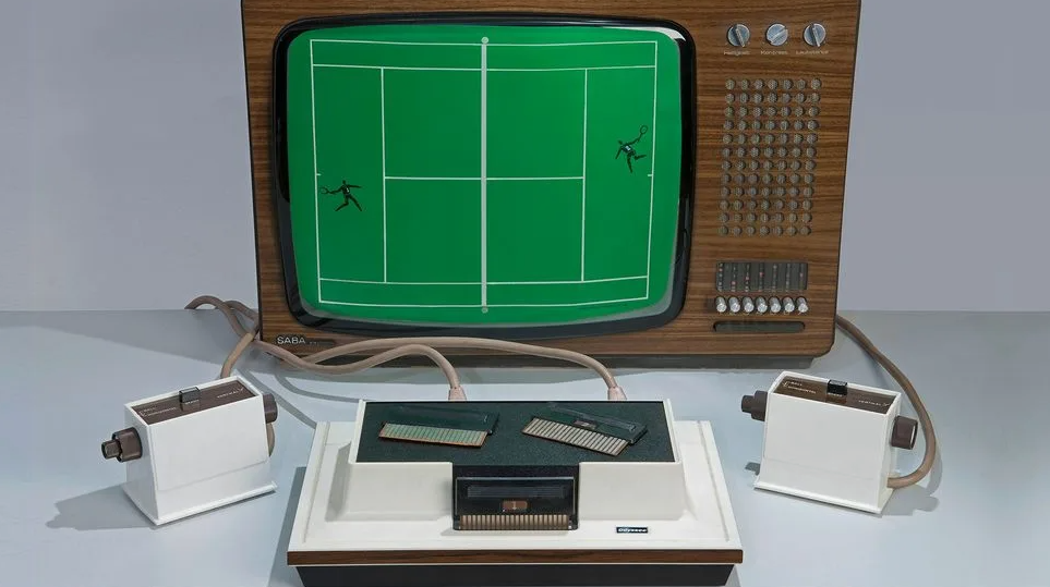 24 мая 1972 года американская компания Magnavox представила первую в мире домашнюю игровую консоль Odyssey. Именно поэтому 24 мая считается Международным днем видеоигр, с чем я всех вас и поздравляю.