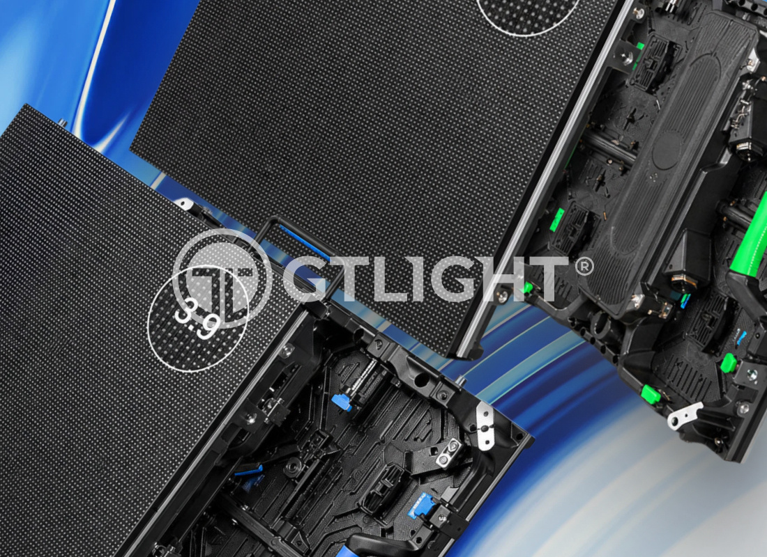 LED-экран 500x500 мм это базовый формат для сборки видеостен. Квадратный кабинет весом 6,5 кг покрывает 0,25 квадратного метра и стыкуется в экран произвольной формы: вертикальный, горизонтальный, Г-образный. Внутри каждого кабинета 4 модуля 250x250 мм, приёмная карта NovaStar MRV 412 и блок питания. Qiangli производит три модели: P2,6 Indoor для близкого просмотра, P3,9 Indoor для больших помещений и P3,9 Outdoor IP65 для улицы.