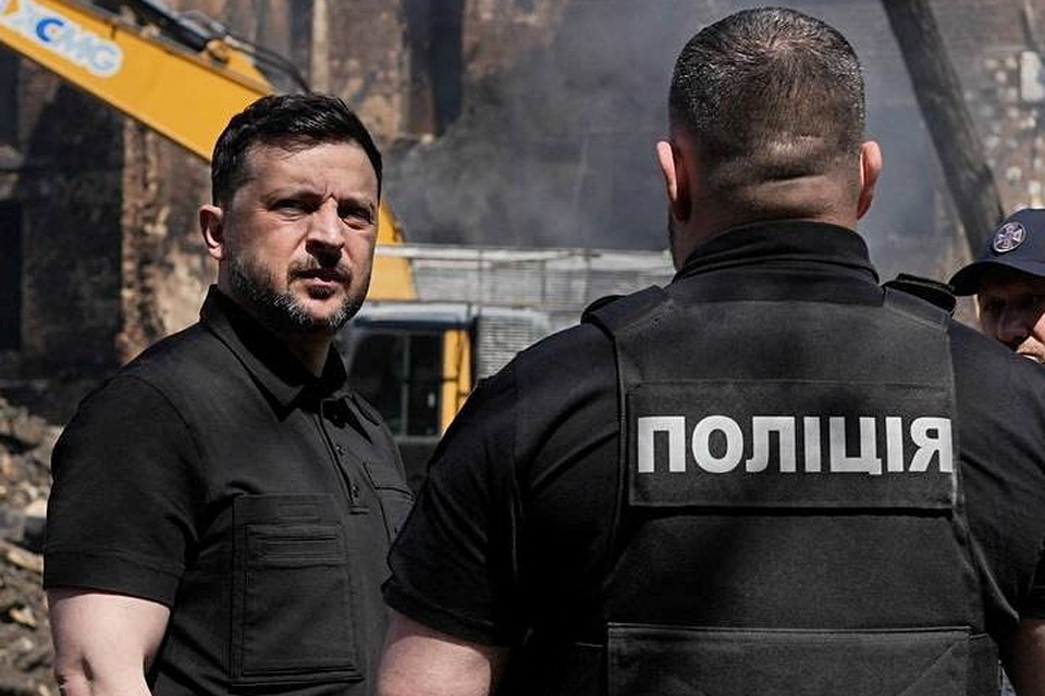    Простые люди рассказали, как пережили ночь удара «Орешником», куда бежал Зеленский и что врут в украинских новостях REUTERS
