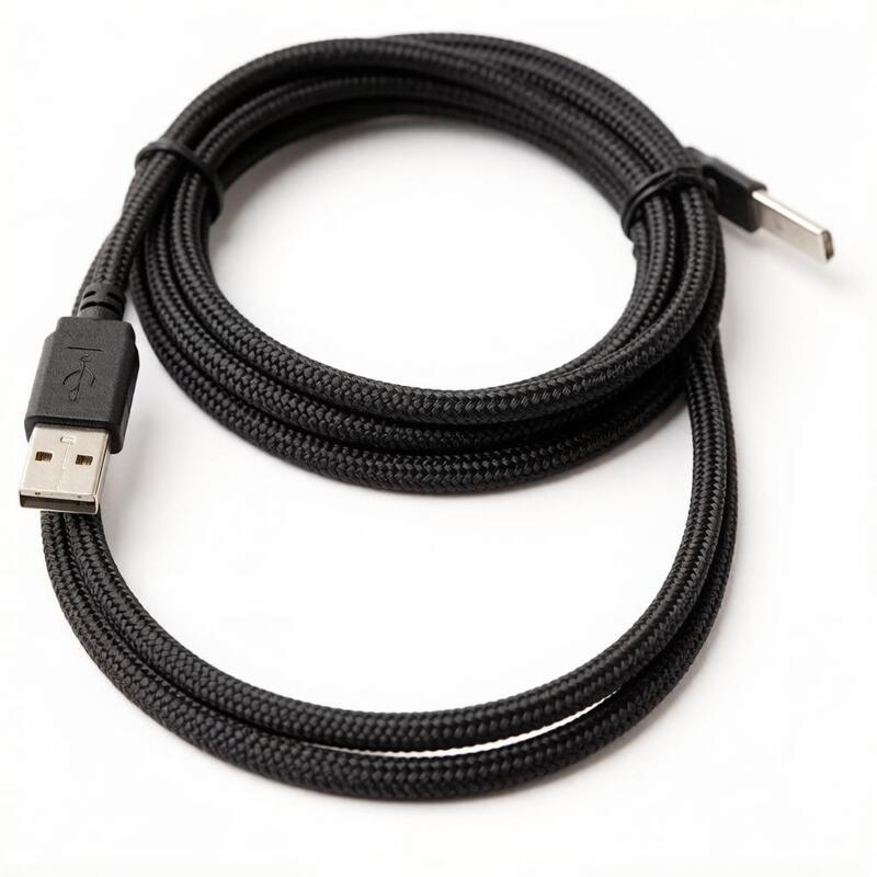 USB‑кабель с нейлоновой оплёткой — надёжный помощник на каждый день. Длина 1 метр позволяет комфортно пользоваться им дома и в дороге. Нейлоновая оплётка защищает от перегибов и разрывов, а поддержка быстрой зарядки сокращает время ожидания. За месяц использования — ни одного разрыва, смартфон заряжается до 100 % за 1,5 часа.
Где купить: Ozon, Wildberries.