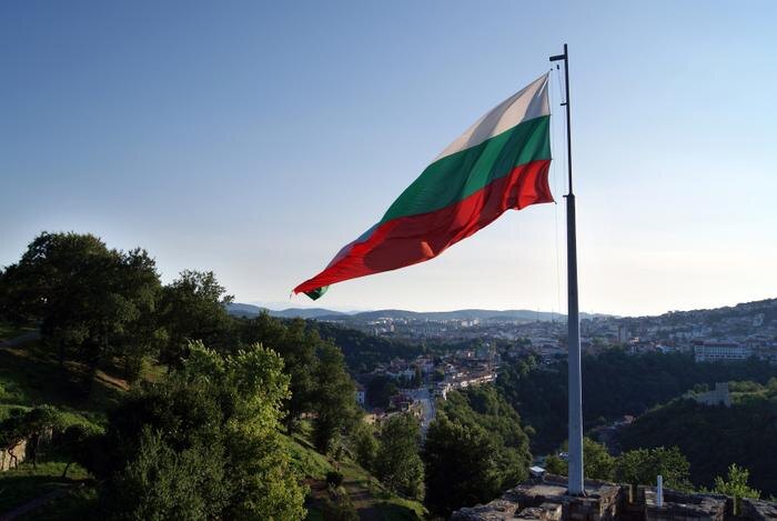 Обложка © Shutterstock / FOTODOM / Iasen Doltshinkov