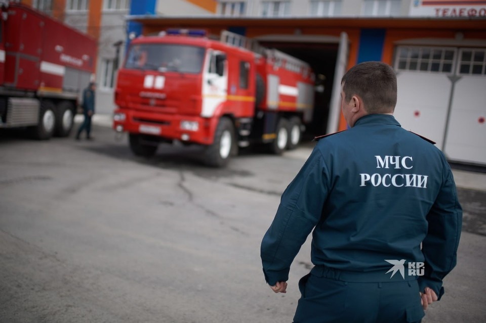    Сотрудникам МЧС удалось потушить возгорание Алексей БУЛАТОВ