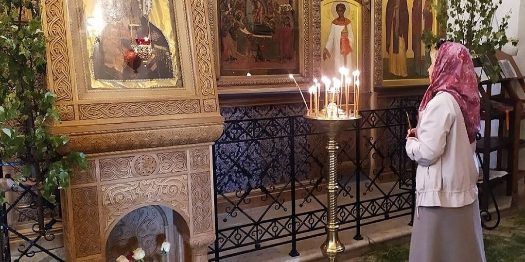 Что мы празднуем в День Святой Троицы и почему храмы и дома украшают березками: ответ священника