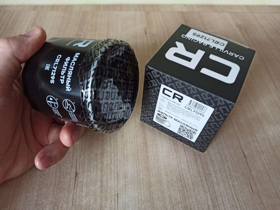 Масляный фильтр CRL71295 и его упаковка и стикер с информацией по оригинальным парт номерам Mahle и Mann