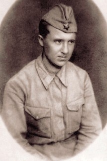 Ветеран и инвалид войны, кавалер ордена Славы, поэт Алексадр ( Исаак) Соболев; автор стихов " Бухенвальдсеий набат"; из открытой печати. 