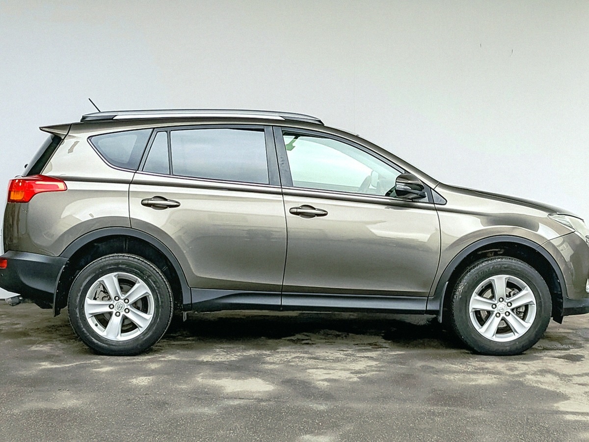 Toyota RAV4 в объявлении выглядит заманчиво. Пока не начинаешь считать всё вместе.