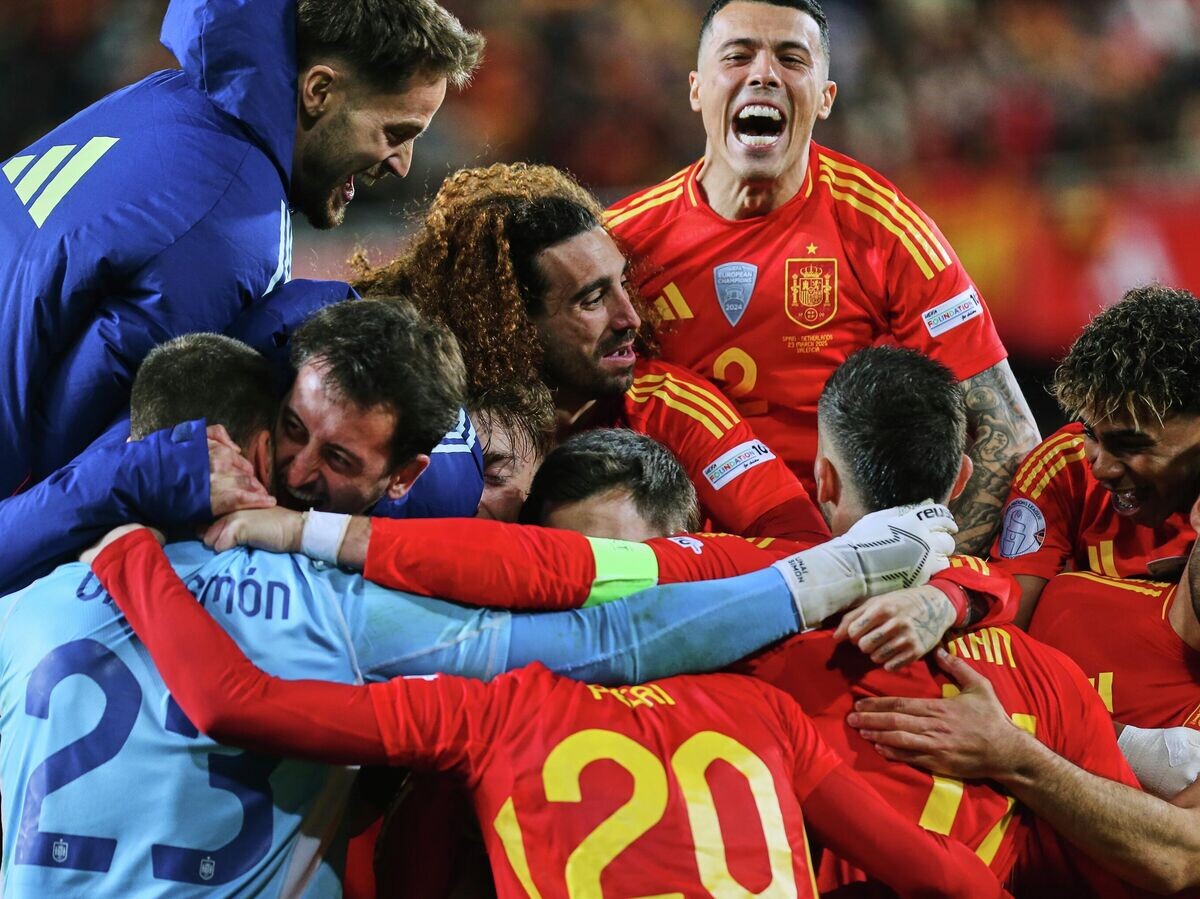    Футболисты сборной Испании | © AP Photo / Alberto Saiz