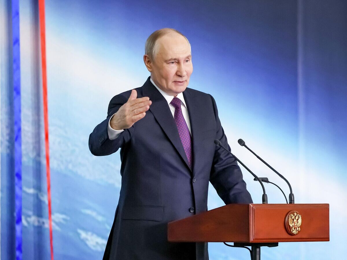    Президент Владимир Путин во время посещения Московского института теплотехники© РИА Новости . POOL