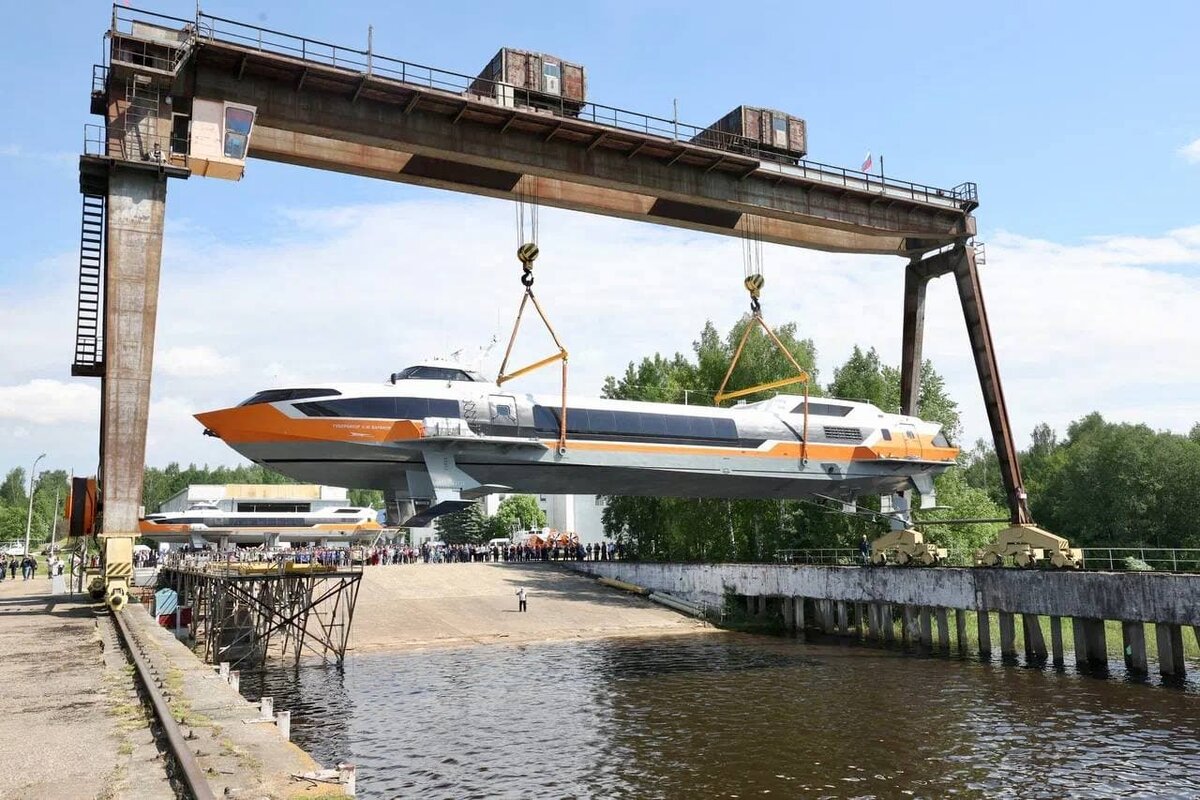    Спуск на воду новых судов