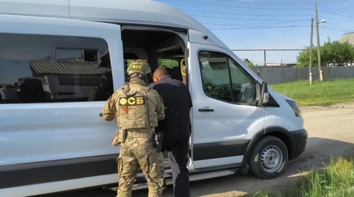   Полицейского доставили в следственный отдел