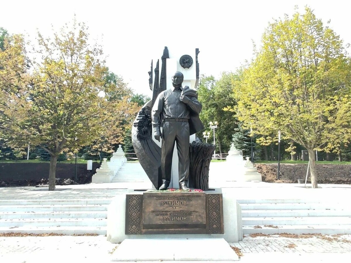    Памятник первому президенту Республики Башкортостан М. Г. Рахимову   Дмитрий Молотков / https://yandex.ru