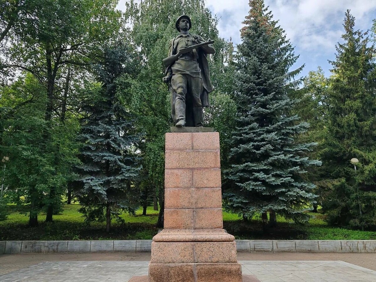    Долгое время парк носил имя Александра Матросова   Дмитрий Молотков / https://yandex.ru/