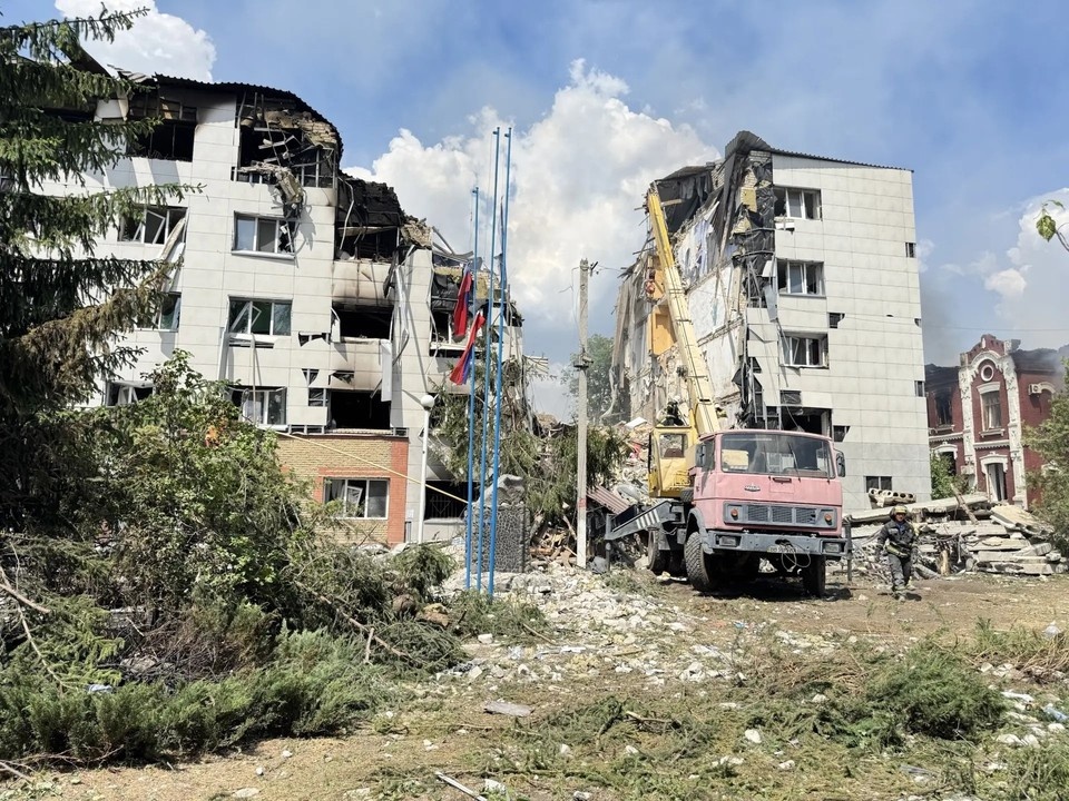   Здание общежития после удара ВСУ. Фото: Народный фронт ЛНР