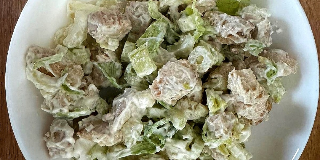 Салат, который покорит с первого кусочка: курица с сельдереем