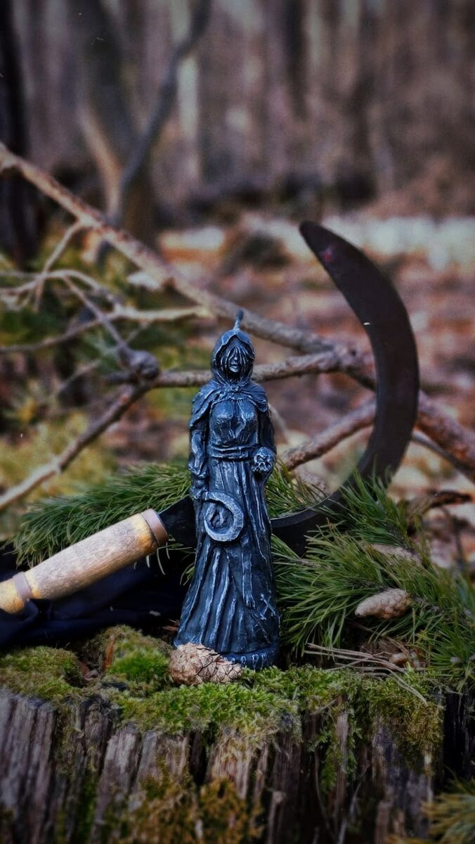 «Без жалости. Без оглядки. Без пути назад. Мой выбор — моя судьба, мой приговор — ваш страх».